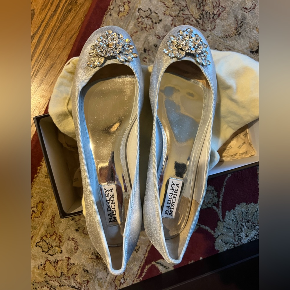 Badgley Mischka, Silver, Bianca flats, NIB